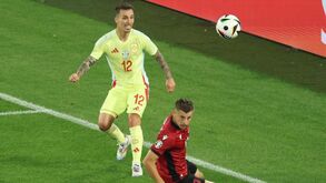 Grimaldo admite que esperava mais do que ser suplente de Cucurella