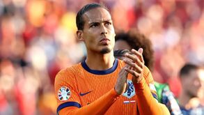 Capitão Van Dijk lança sério alerta
