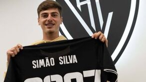 Simão Silva assina contrato profissional com o Ac. Viseu