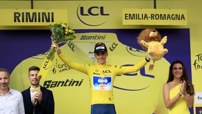 Crónica da 1.ª etapa do Tour: Bardet estreia amarela após fuga épica