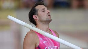Campeões olímpicos do salto com vara de Londres e Rio de Janeiro falham qualificação para Paris'2024