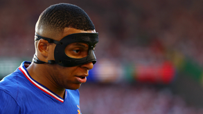 Mbappé: «É um horror absoluto jogar de máscara!»