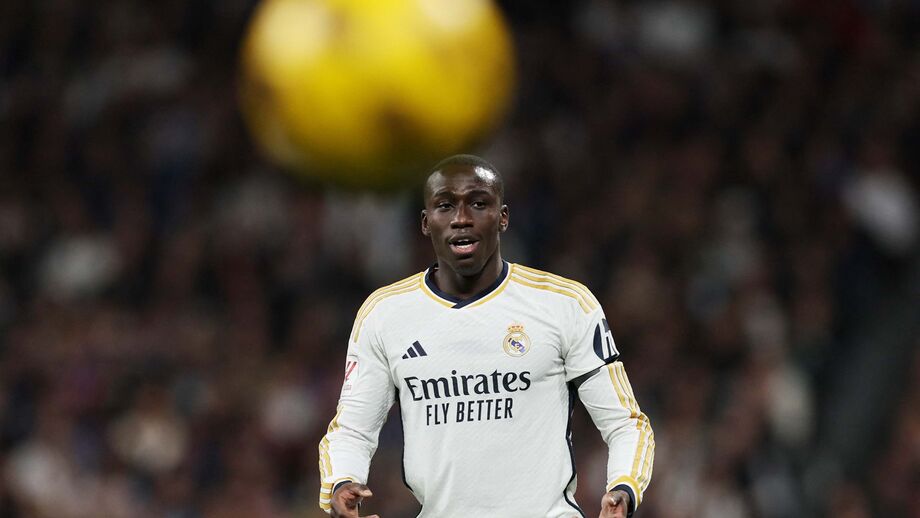 Ferland Mendy pára várias semanas por lesão muscular na perna esquerda