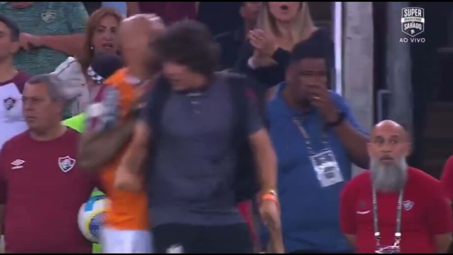 Médio volta a estar em destaque pela negativa, desta feita no Fluminense-At. Goianiense