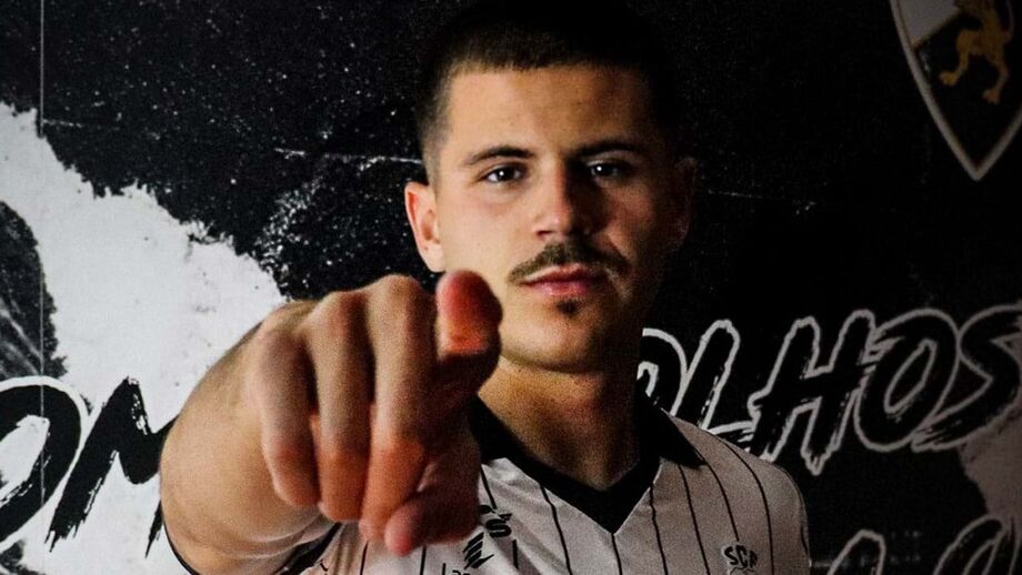 Defesa poderá regressar a Espanha, após uma época em Faro