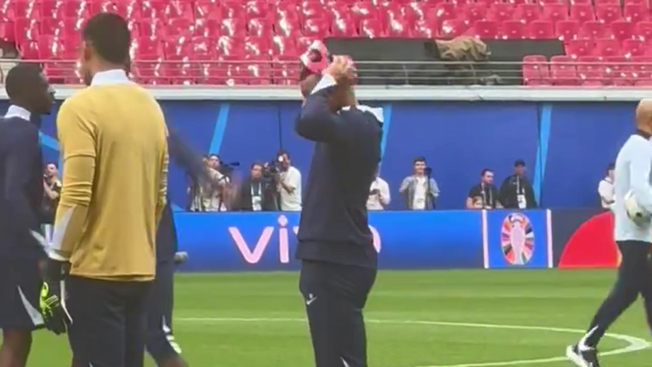 Avançado francês segue em dúvida para o duelo contra a Holanda