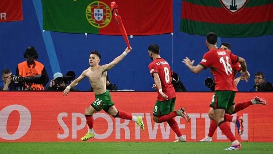 Francisco Conceição celebra golo marcado à Rep. Checa