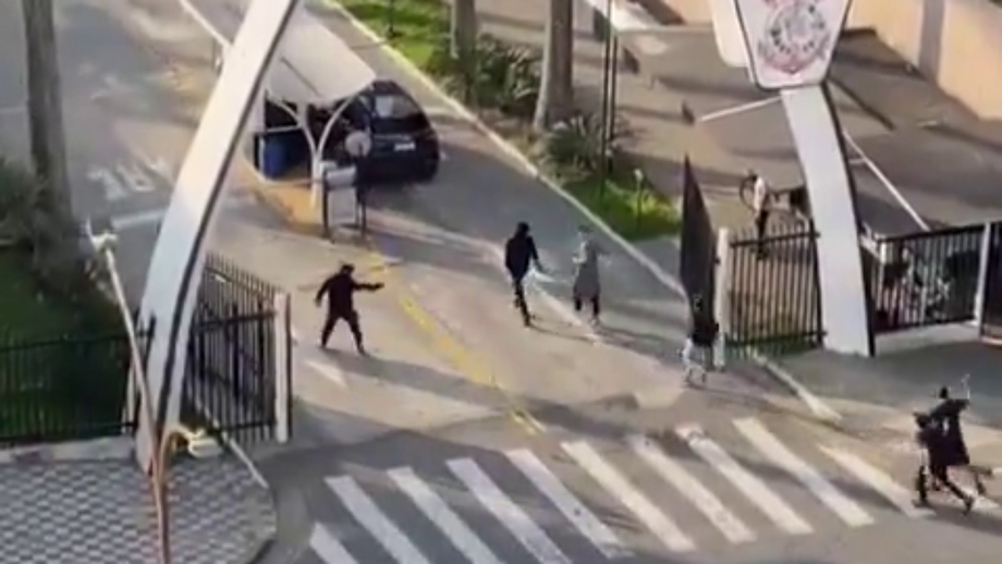 Imprensa brasileira avança que grupo de invasores conseguiu chegar até à sala do presidente