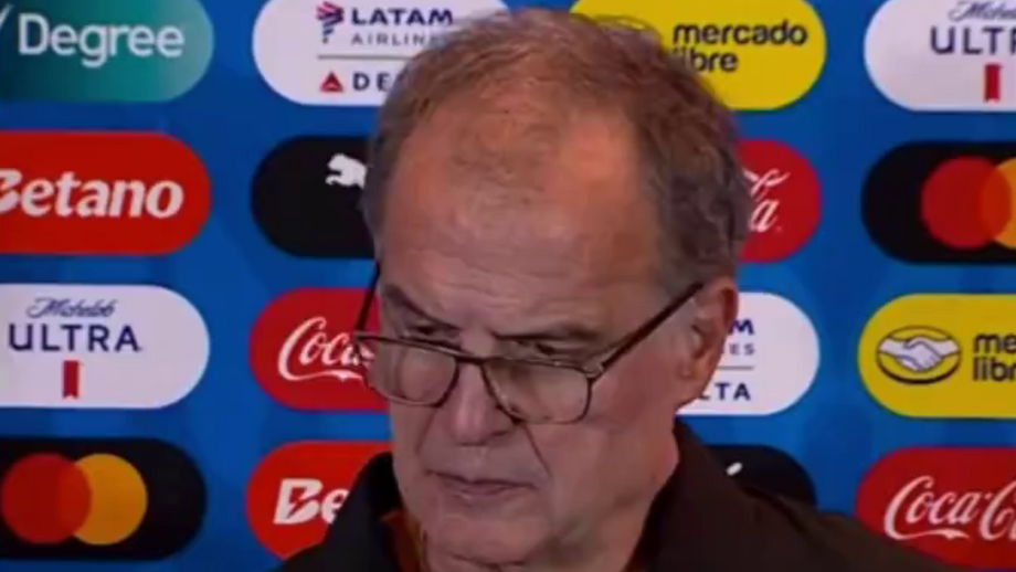 Momento insólito com o selecionador do Uruguai logo após a goleada diante da Bolívia, na Copa América