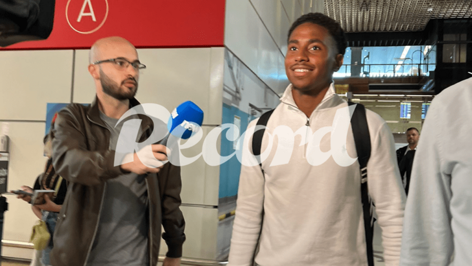 Médio alinhava no Mainz e assinou a custo zero