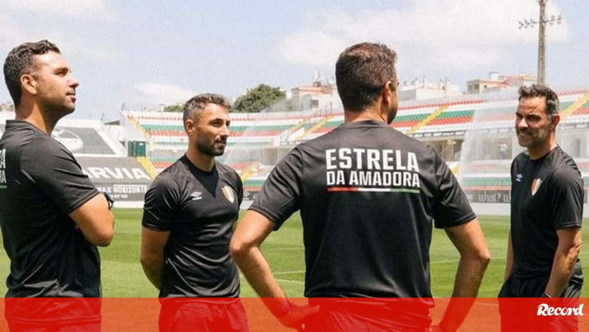 E. Amadora arranca pré-temporada com 14 jogadores