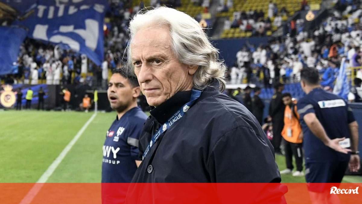 Al Hilal de Jorge Jesus regressa ao trabalho