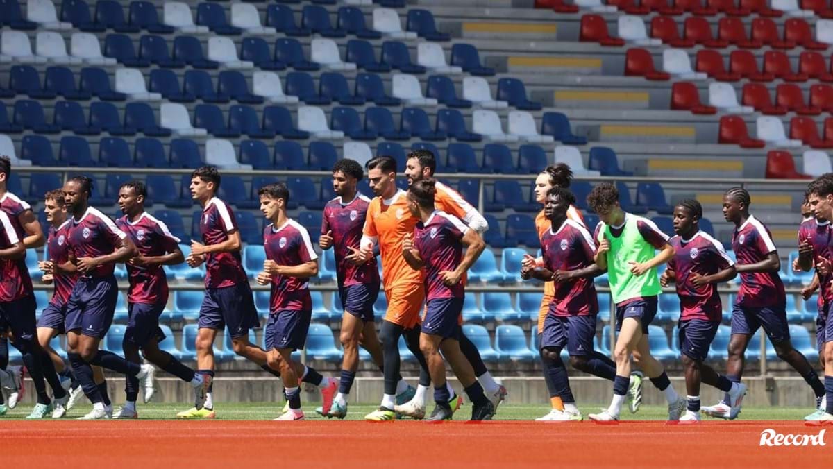 Chaves arranca pré-época com 26 jogadores nos trabalhos do plantel principal