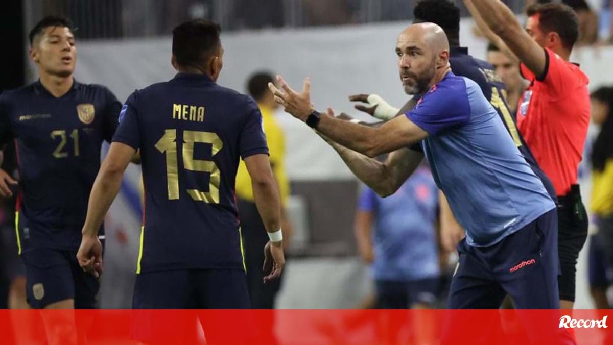 Equador rescinde com Félix Sánchez após eliminação na Copa América