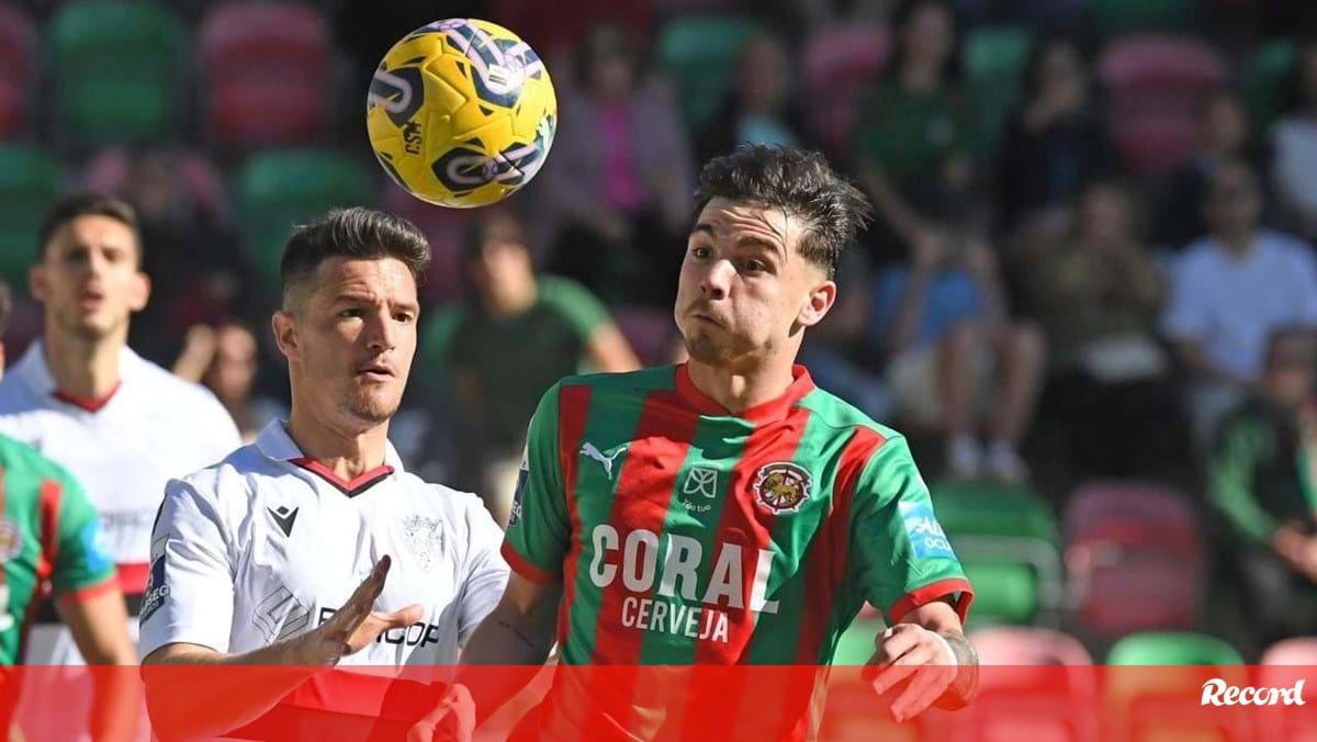 Marítimo e V. Guimarães chegam a entendimento por Bica