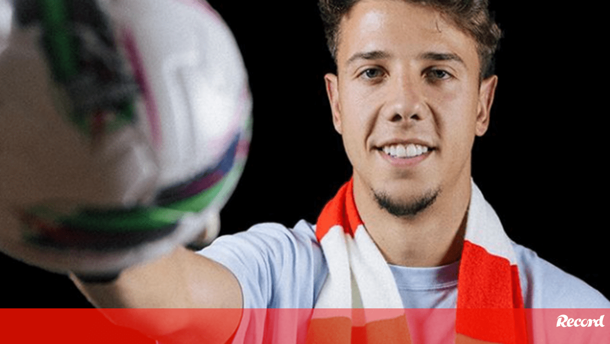 Francisco Meixedo oficializado no Estrela da Amadora