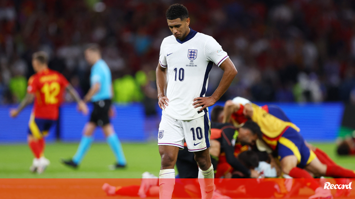 As imagens do desalento dos jogadores ingleses após perderem a final do Euro'2024