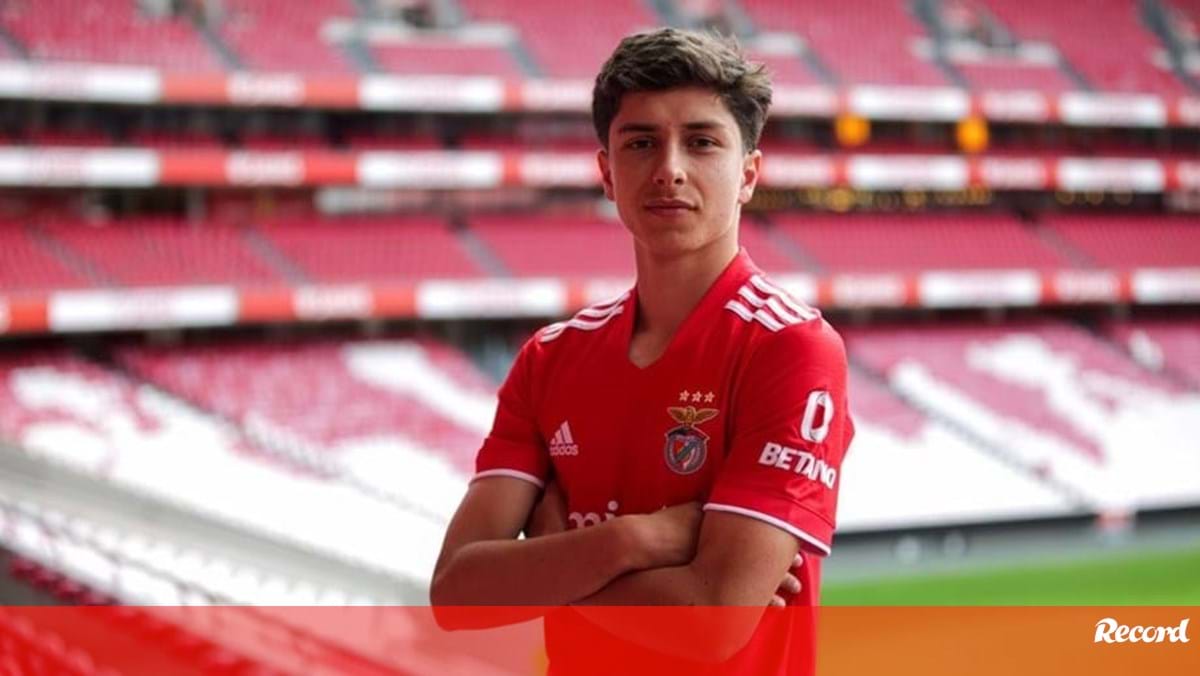 Benfica blinda José Melro com cláusula milionária