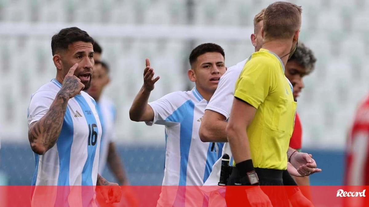 Otamendi reage ao polémico Argentina-Marrocos: «É uma vergonha histórica»