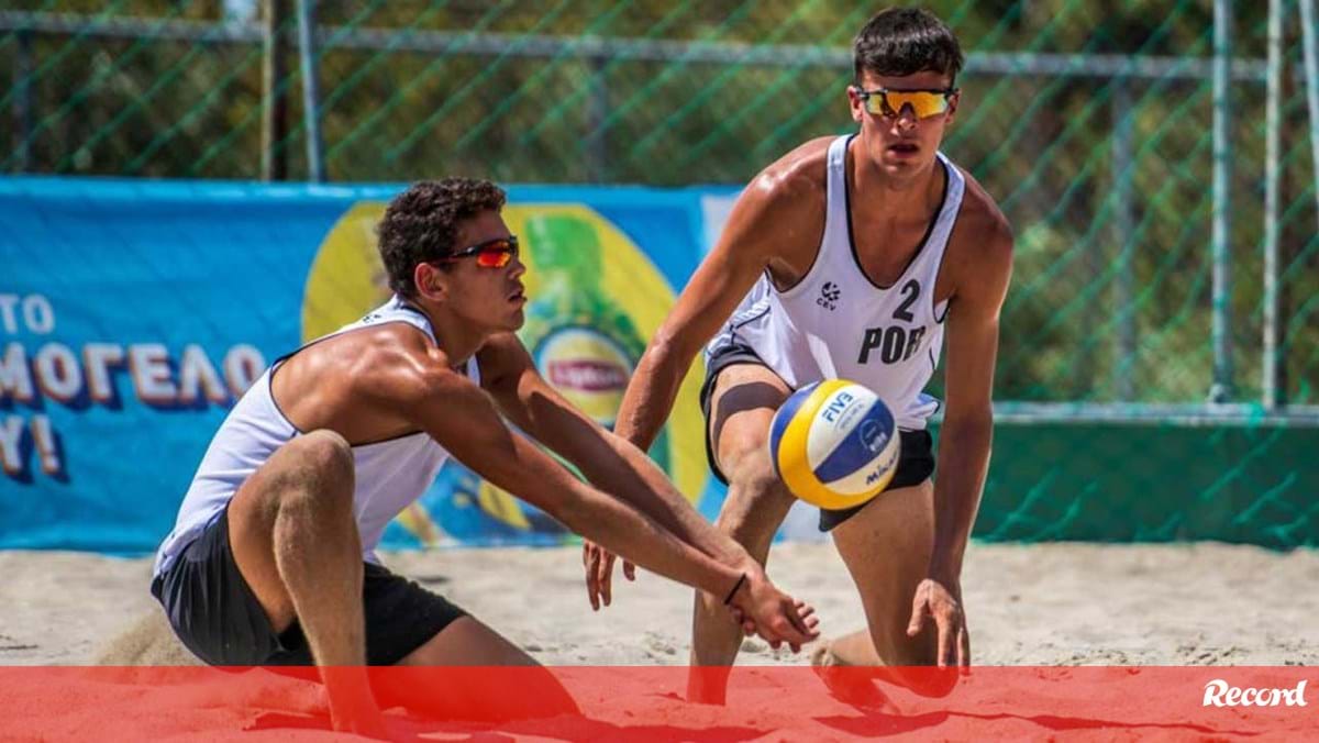 Tomás Teixeira e Gustavo Reis terminam em 17.º Europeu sub-20 de voleibol de praia