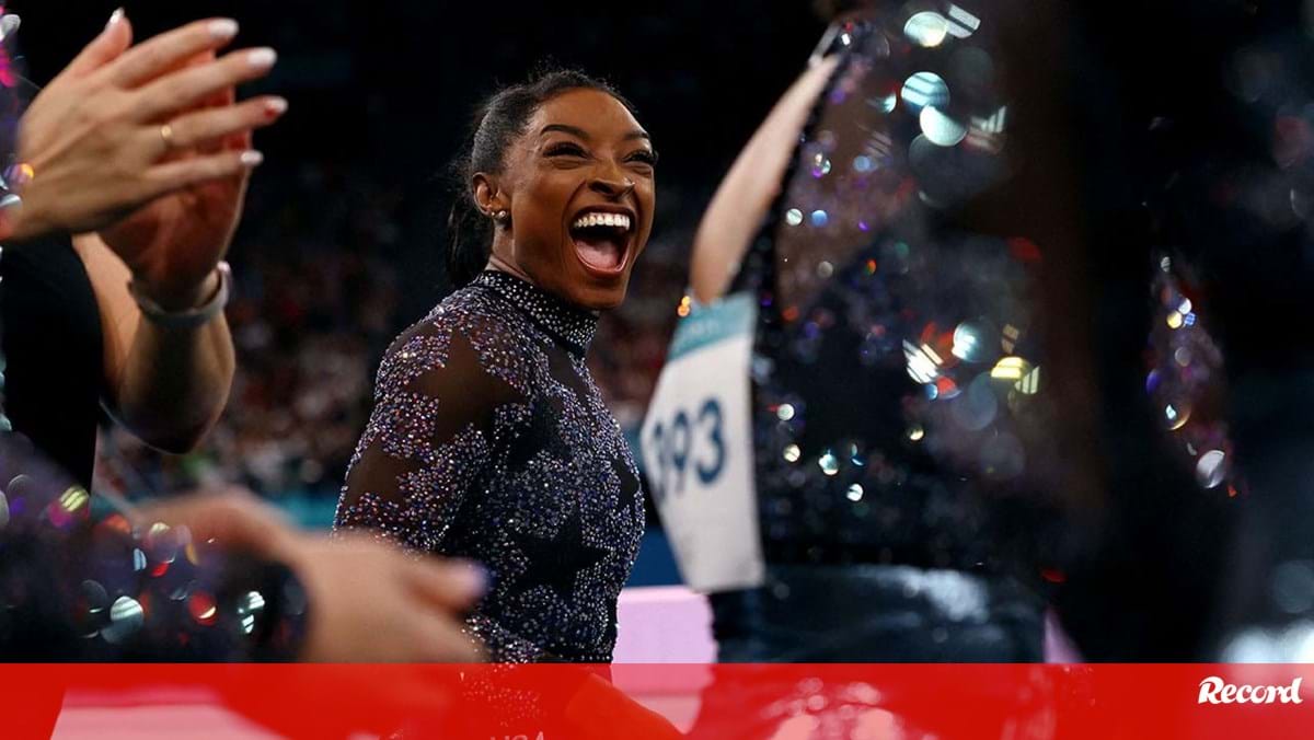 Simone Biles competirá nos quatro aparelhos no concurso por equipas