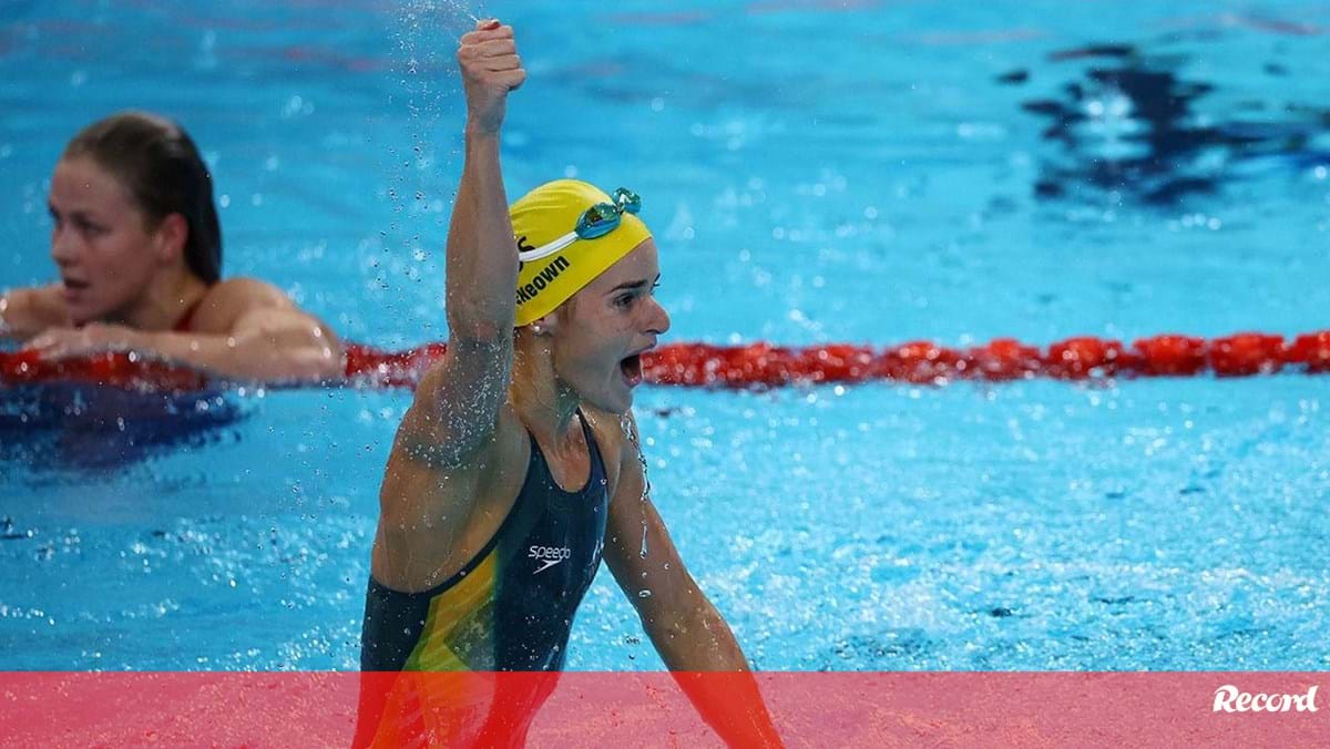 Kaylee McKeown revalida título nos 100 metros costas com novo recorde olímpico