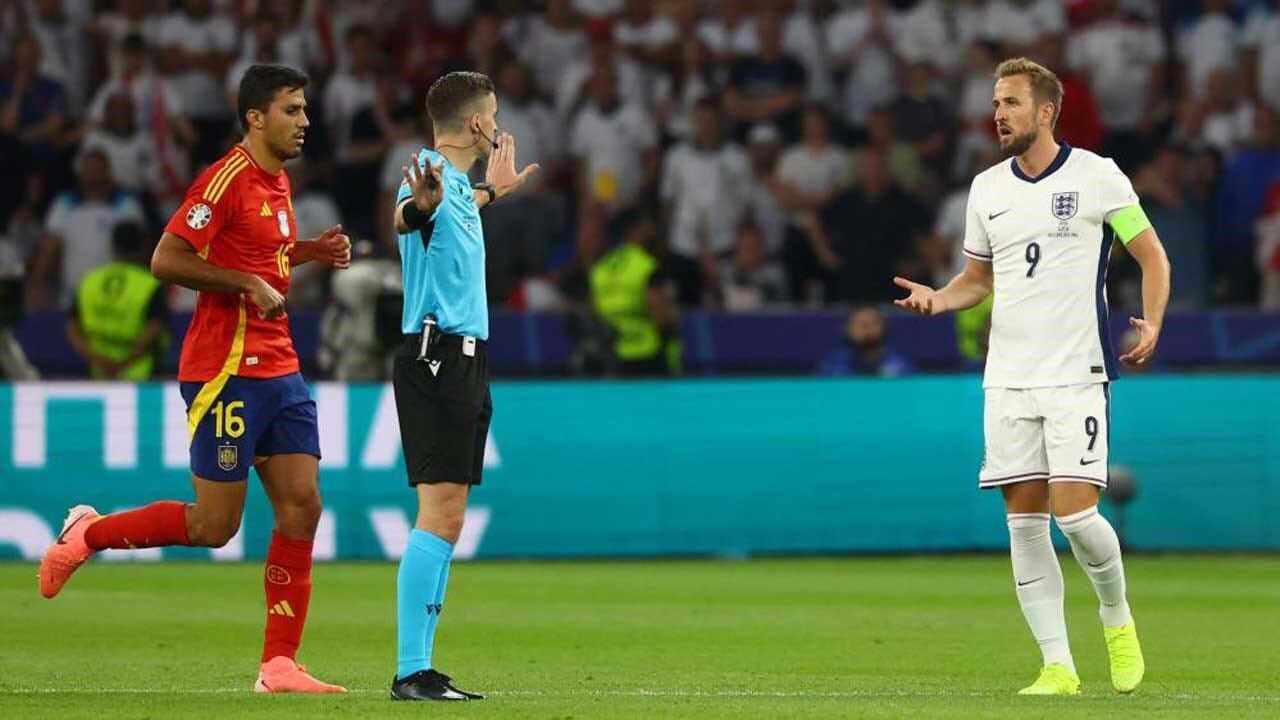 Harry Kane, capitão inglês, na final do Euro'2024, prova onde foi testada esta regra