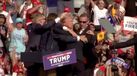 Tiros em comício de Donald Trump: candidato presidencial evacuado pelos Serviços Secretos
