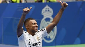 Cinema, campo de futebol, piscina, 8 quartos e 11 WC: a luxuosa mansão de Mbappé em Madrid