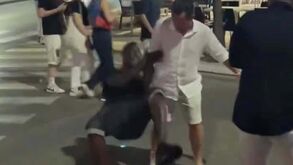 Nem se conseguia levantar: Balotelli 'apanhado' completamente bêbado na noite em Itália