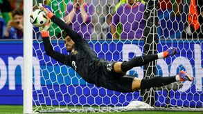 «O quanto tu mereces...»: caras conhecidas deixam 'chuva' de mensagens a Diogo Costa