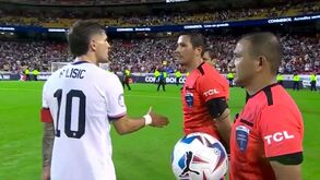 Pulisic foi cumprimentar árbitro no final do jogo e ficou... de mão estendida