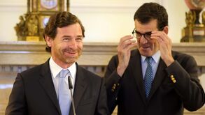 Villas-Boas esqueceu-se dos óculos, mas Rui Moreira apresentou uma solução... presidencial