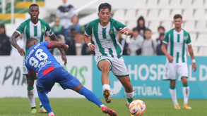 Dani reforça meio-campo do E. Amadora