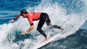 Guilherme Ribeiro e Mafalda Lopes superam primeira ronda do Balito Pro