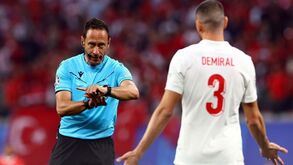 Artur Soares Dias merece aplausos... e final do Euro: elogios a árbitro português nas redes sociais