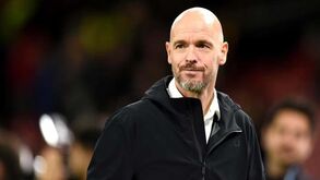 Erik ten Hag renova com o Manchester United até 2026
