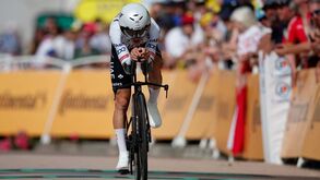 Evenepoel vence contrarrelógio, Pogacar mantém amarela e João Almeida sobe a 6.º na geral