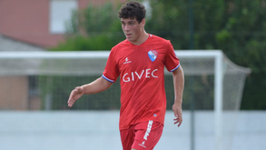 Notícia Record: André Simões reforça meio-campo do Torreense