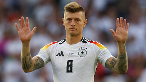 O adeus de uma lenda: as imagens da desilusão de Toni Kroos após o último jogo da carreira