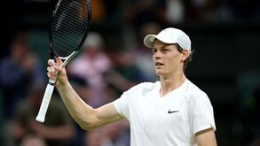Jannik Sinner bate Miomir Kecmanovic e apura-se para os 'oitavos' de Wimbledon