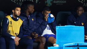 Portugal-França: Mbappé foi substituído no prolongamento e foi colocar gelo no nariz