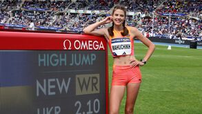 Yaroslava Mahuchikh bate recorde do mundo do salto em altura