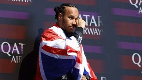 Das lágrimas no pódio ao abraço ao pai: Hamilton não escondeu emoção após regressar às vitórias na F1
