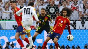 Cucurella e o lance polémico frente à Alemanha: «Se os especialistas dizem que não é penálti...»