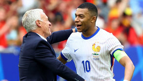 Didier Deschamps sai em defesa de Mbappé: «Não acham que já fez história?»
