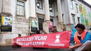 Ativistas da Climáximo condenados a pena suspensa de ano e meio