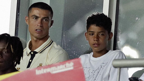Adrián Mutu revela desejo de Cristiano Ronaldo: «Quer jogar com o filho e é por isso que não desiste»