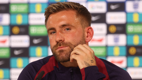 Luke Shaw defende Southgate: «Nenhum treinador teve tanto êxito como ele ultimamente»