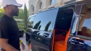 Mayweather gasta quase 2 milhões de euros em carros e garante: «Foi a vontade de Deus»